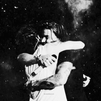 RainbowsBlogs's profile picture. I've lived life in fear, hiding from the people I love. Then I realized I didn't have to hide cause they knew my Twitter. ~Unknown