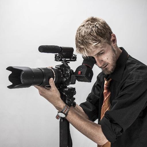 Commercial Filmmaking Freelancer. Aprender y perfeccionarme para reducir la brecha entre lo que imagino y lo que soy capaz de producir, es mi razón de ser.