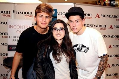 Non da sempre, ma per sempre ...                  Benji&Fede ❤  25.10.15/02.04.16
Fede mi segue 18.03.2016 

Alessio ❤