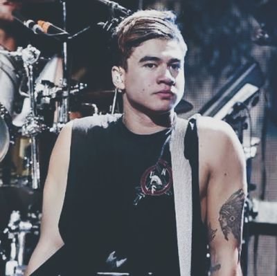 ❝ shy girls are fan girls that haven't been caught ❞