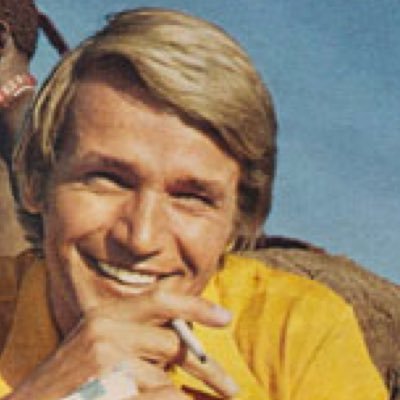 BungalowJuri's profile picture. Das muss jetzt mal hier aufhören. Warte auf den Bus.