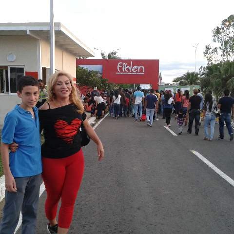 Profesora de la Universidad Nacional Abierta, madre de dos hijas, con cinco nietos bellisimos, tiernos e inteligentes