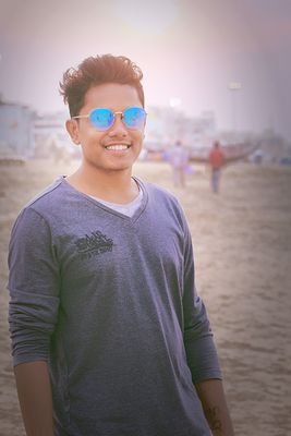 A dreamer, a traveller , a foodie and an entertainer .. 
get ridiculous .. #get_jhamma