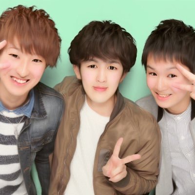 tetsuya_edure's profile picture. 4月から中央工学校！ ＊王子＊ ＊木造建築科＊ バスケ スノボハマり中 1番右