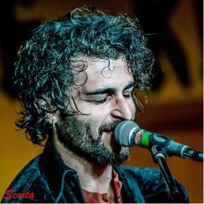 songwriter, musician , art lover, speaker radiofonico, burdo. cantante , musicista, amante dell arte, cacofonico, weird.