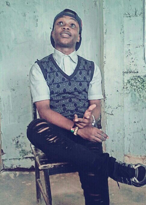 tiezbenz's profile picture. #just chillin with my guyz