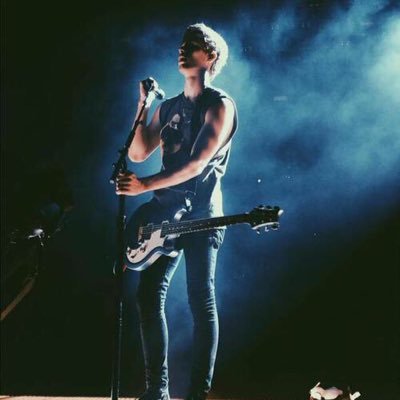 We are the Kings and the Queens of the new broken scene