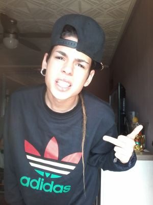 CukoMaikel's profile picture. Vivir la vida para intentar sonreir siendo feliz de verdad,mi única meta.
 Si juzgas,pecaras.