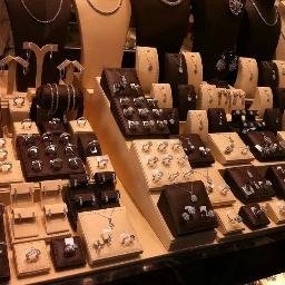 huangyu108's profile picture. Professional production: jewelry counter display, showcase, series of props, jewelry boxes, watches boxes, gift boxes, welcome friends to come to consult,