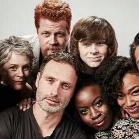 Fun polls for fans of The Walking Dead to vote on. Request polls by DM! RT after you vote!