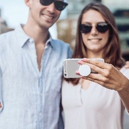 Crée au Colorado en 2014, un PopSocket est un accessoire génial pour les téléphones et tablettes. 
Rendez-vous sur notre site popsockets.fr pour plus d'infos !