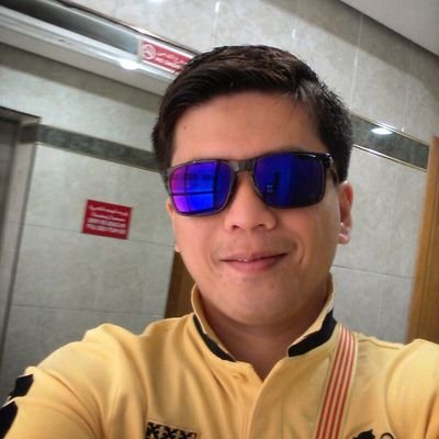 Graduated BSC Marketing at DelaSalle University in Manila, Philippines