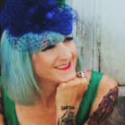Owner of Retro bambi, handpicked fabulous stock. Find me selling at London Fairs, Instagram and Depop 🌈🦄💖