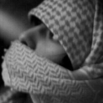 وان لمحت اني بعد عينك حزين .. لاتحن وزيدني اكثر غيااب ✋ءٰ          anst: g.72_n