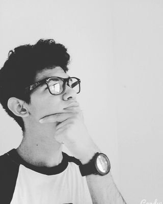 Camino por el mundo soñando despierto, sin saber como vivir pero aprendiendo a hacerlo.