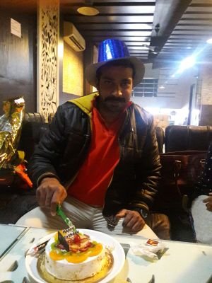 gillamit8's profile picture. 