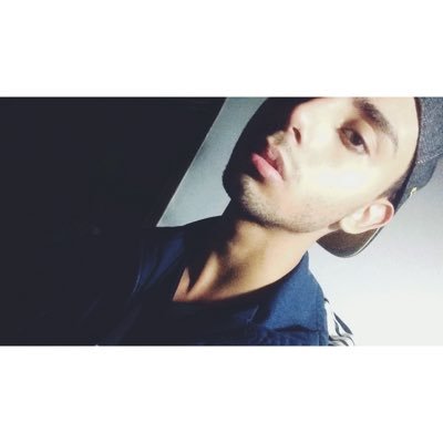 AlxndrVsquez's profile picture. Estudiante de medicina; segundo año.