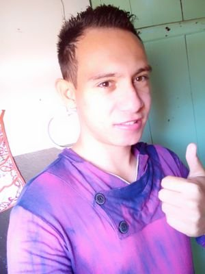 sou uma pessoa amigável, disposto a ter novas amizades, estou no Twitter pra me divertir e fazer amigos