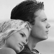 We help people maximize their online dating experience.