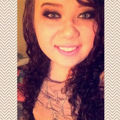 shybearrgirl's profile picture. spread the love as thick as you would Nutella. (p.s. it wasn't my fault that my legs were destined to be short stubs.)