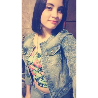 Modelo profesional, estudiante de periodismo -Never Say Never♥ Candy#05 :* A mirar hacia adelante que para atrás ya dolió bastante
