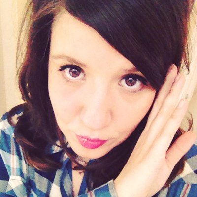 NaomiGolmann's profile picture. to do list : devenir mannequin plus size, faire du burlesque, monter un spectacle, réussir à dormir, faire beaucoup de yoga, arrêter les régimes, voir mes amis.