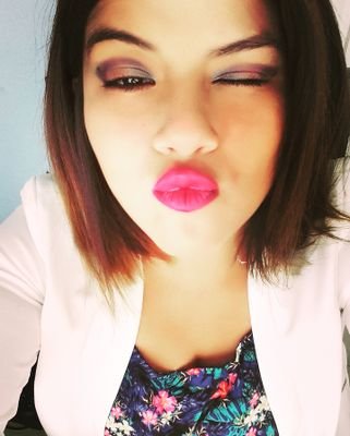 Estudiante de psicología , madre , 26 años chocolatera .