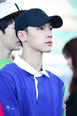 marktaen's profile picture. Follow @seoulfeia instead of this account, thanks! ♡ this serves as her followback.