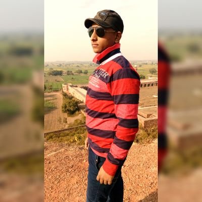 I have always been an acheiver; be it academics or professional life. Though, i am a modern thinker and loves going on trips with friends, listening to dubstep.