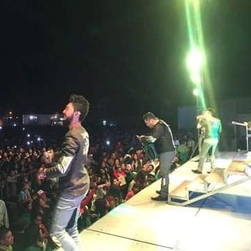 en busca del amors ser feliz y cumplir mis metas y seguir luchando por lo que quiero