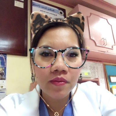 rowenaberos's profile picture. so sweet and charming.