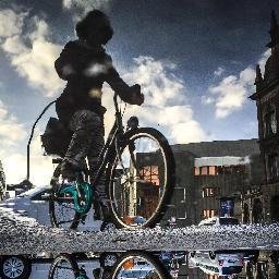 DerProjektor's profile picture. Der Spezialist für Pfützenphotographie und Spiegelungen jeglischer Art.