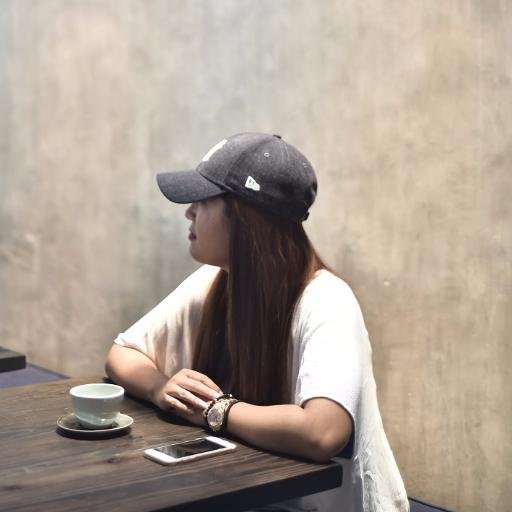 Lifestyle blogger and stylist at Living the Curious Life. Appreciates design, travelling, spontaneous adventures and the little things in life!