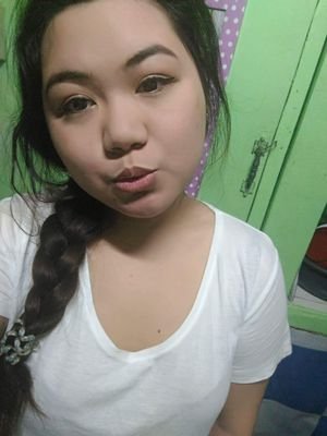 potpotloveyy's profile picture. Try to look at things differently. Maybe there's a better side of it.~