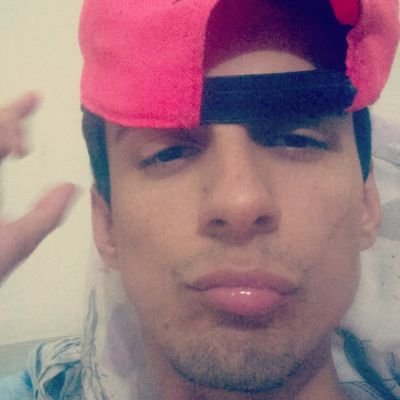 Moro em Avaré SP tenho 28 anos sou homossexual porém em um relacionamento sério. sou bem humorado, amigo de verdade, precisar desabafar estou aqui.