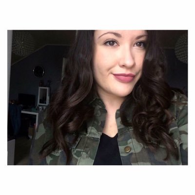 IlonaFlt's profile picture. Ilona | 16 yo | Reddio