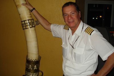 De origen FAP y Jubilado como Piloto de Linea Aerea.