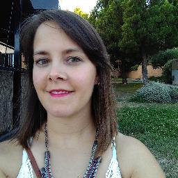 Maestra que sigue siendo alumna, pues nunca se debe dejar de aprender. Lo que se enseña desde la emoción es lo que perdura en nuestro interior.