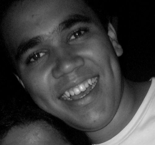 Sou um jovem sonhador...que quer sempre estar no caminho de Deus..E que luto pelo meus sonhos..