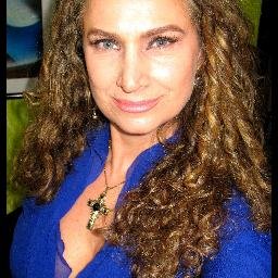 Sou Consultora de Moda e Imagem (I'm Image Consulting & Style/Dress Code/Business Etiquette). Construíndo o seu Estilo de vestir Pessoal e Profissional!