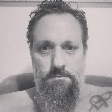 newtonaguiar's profile picture. Esperto é aquele que finge estar sendo enganado.