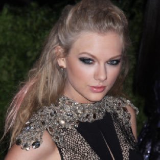 We tweet updates, polls, LAYOUTS, and other Swift related stuff! :) our admins: Chloe • Jessie • Cindy • Isma • Mahek • Khadiza