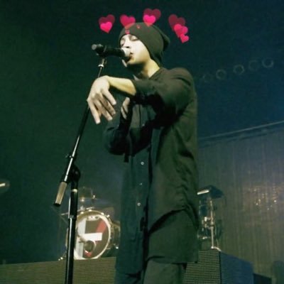 free follow. follow @ineedutostay if you want to. stay alive |-/ @ineedutostay