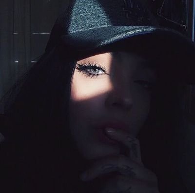 starkfem's profile picture. 