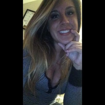 sarahlovesssyou's profile picture. Hair stylist Makeup artist Dog mom Single Instagram: sarahsmileeee_ sarahguevremont@aol.com