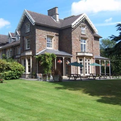 Victorian Mansion in 2 acres of gardens. Ideal for Bristol, Bath & Keynsham. Conference,Weddings,Accommodation, Free Parking. Bringing the country into the City