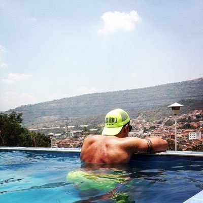 juankgracia's profile picture. de rodillas ante DIOS y de pie ante el mundo ∆∆