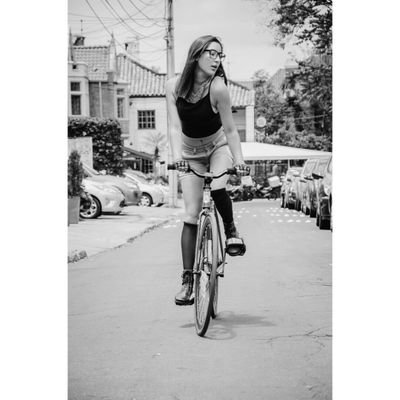 lauuvaly_vr's profile picture. #SiluetadeArte ~ No es drama ni exageración, es realismo de mi situación. ~ Instagram: silueta_de_arte