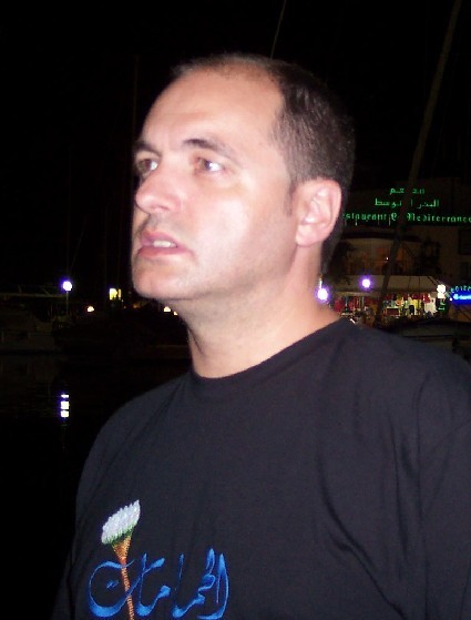 Observador y lector de la actualidad. Crítico y con ese puntito de sentido del humor obligatorio. Viendo pasar la vida desde la atalaya del juego.