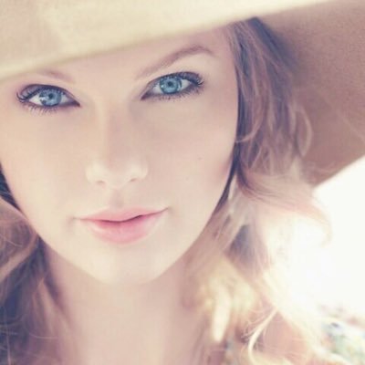 TAYLOR SWIFT QUEEN WE LOVE HER SO MUCH SHE THE BEST SINGER IN THE WORLD ❤❤ ig:taylorcatgirl